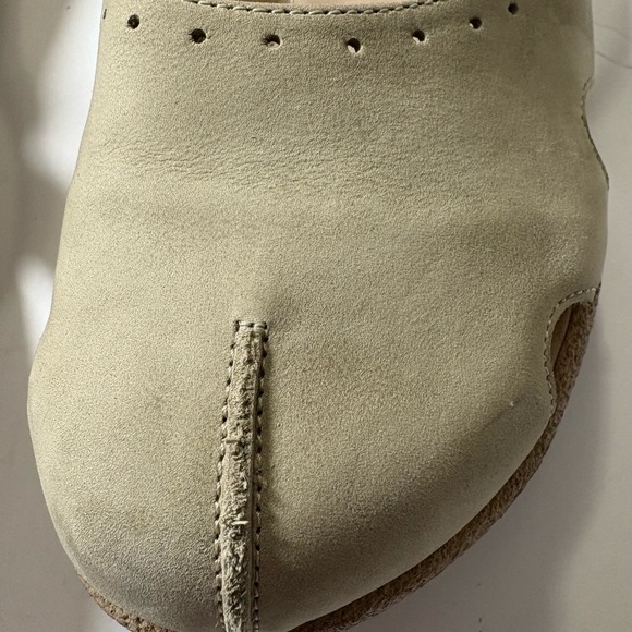 Dansko Mary Janes in Taupe Mushroom Color. Nubuck Leather, Rubber Sole. 9.5-10 - Picture 10 of 14